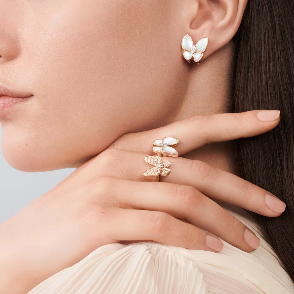 Two Butterfly Between The Finger Pearl Ring