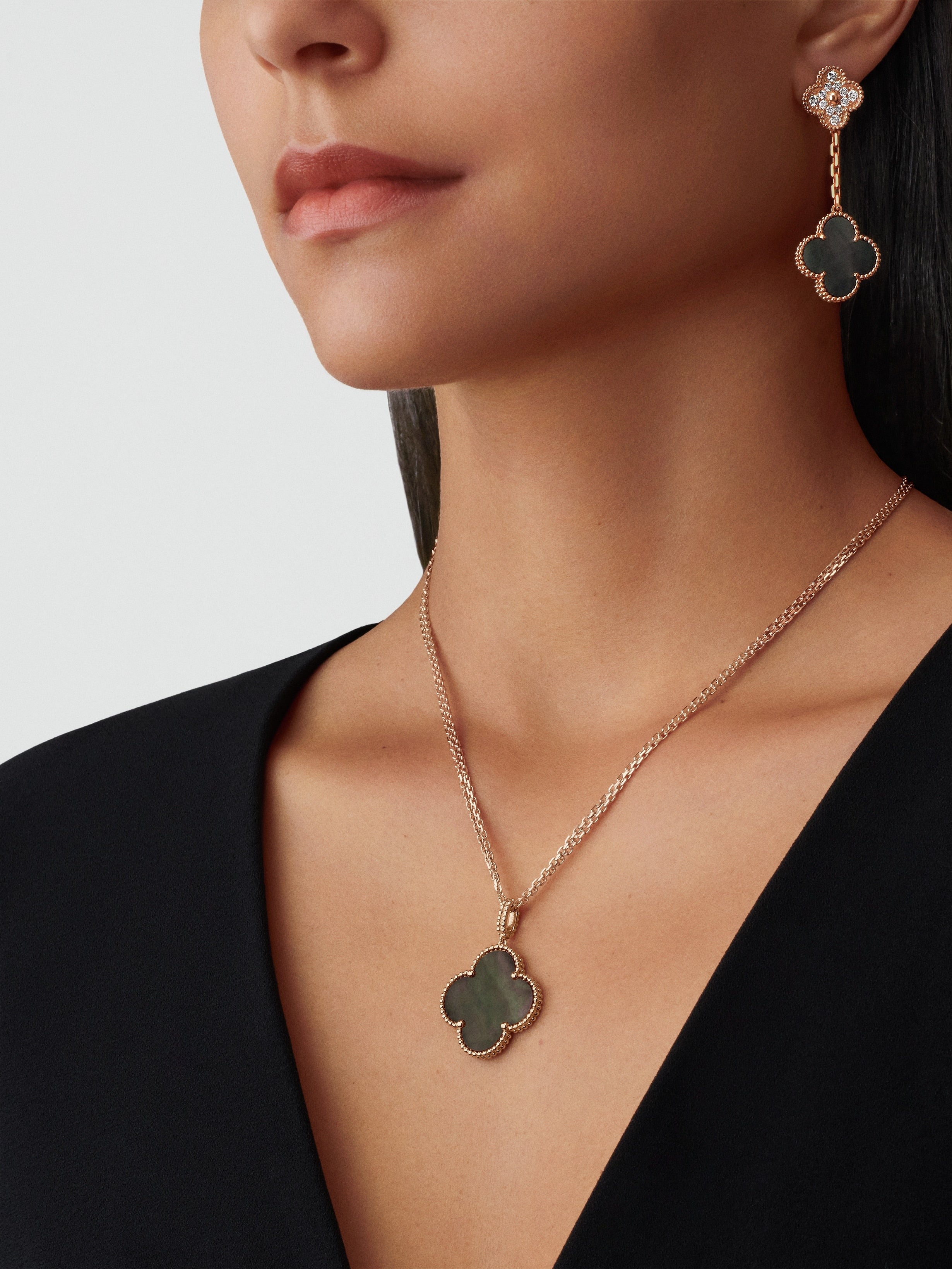 Roostick Magic Alhambra One Motif Black Pearl Necklace