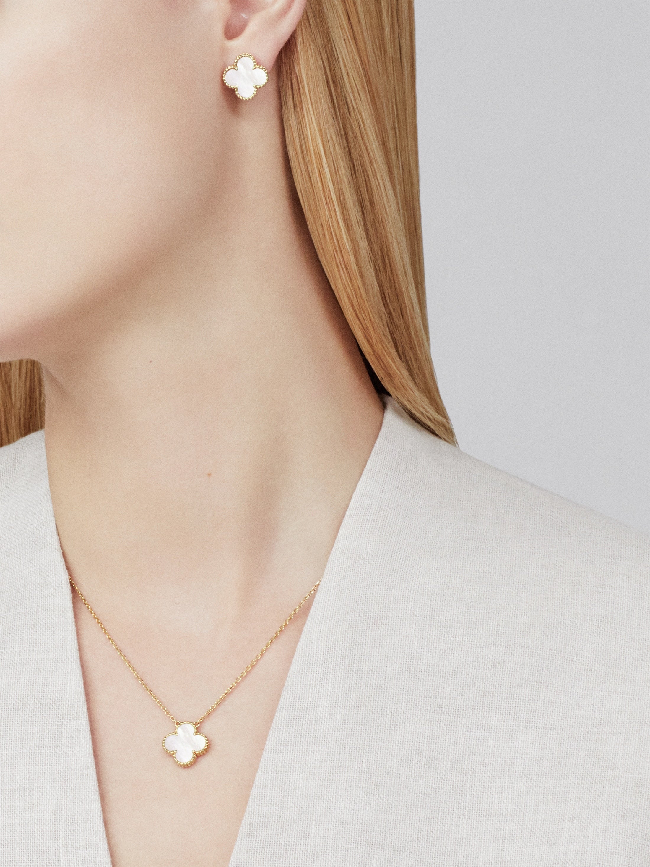Roostick Vintage Alhambra Clover Pearl Pendant