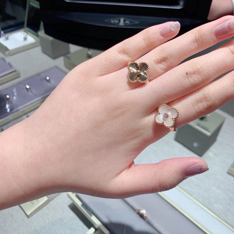 Roostick Guilloche Vintage Alhambra Ring