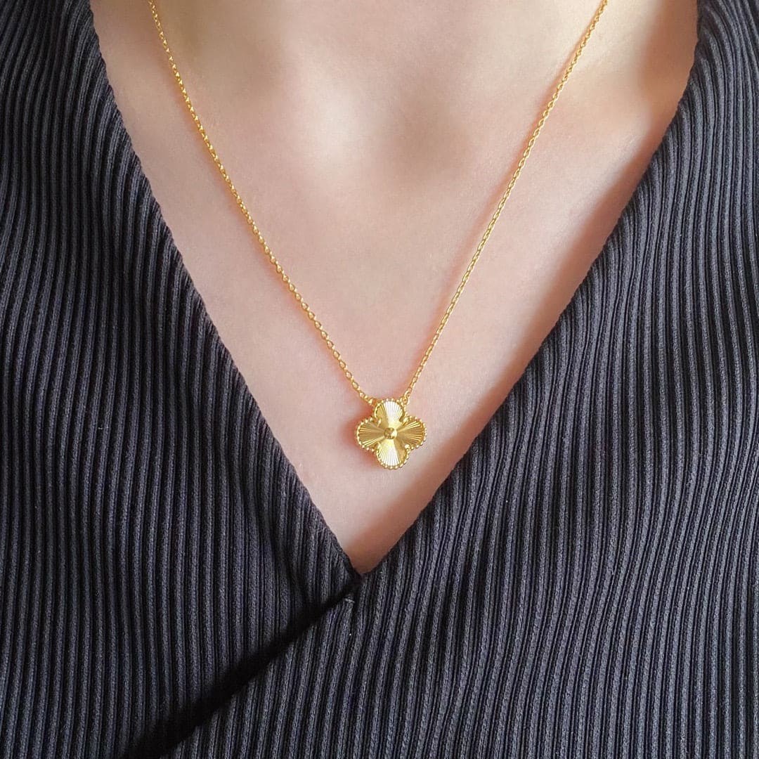 Roostick Vintage Alhambra Pendant Clover Necklace