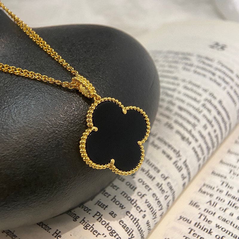 Roostick Magic Alhambra One Motifs Black Clover Necklace