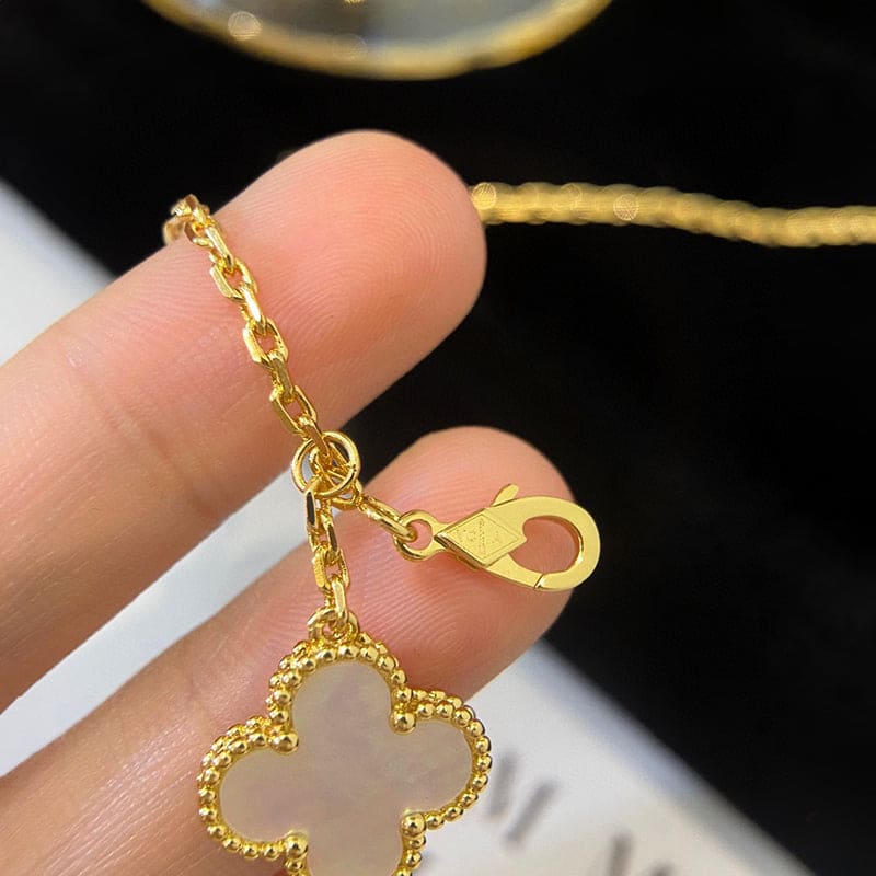 Roostick Magic Alhambra Six Pearls Motifs Clover Necklace