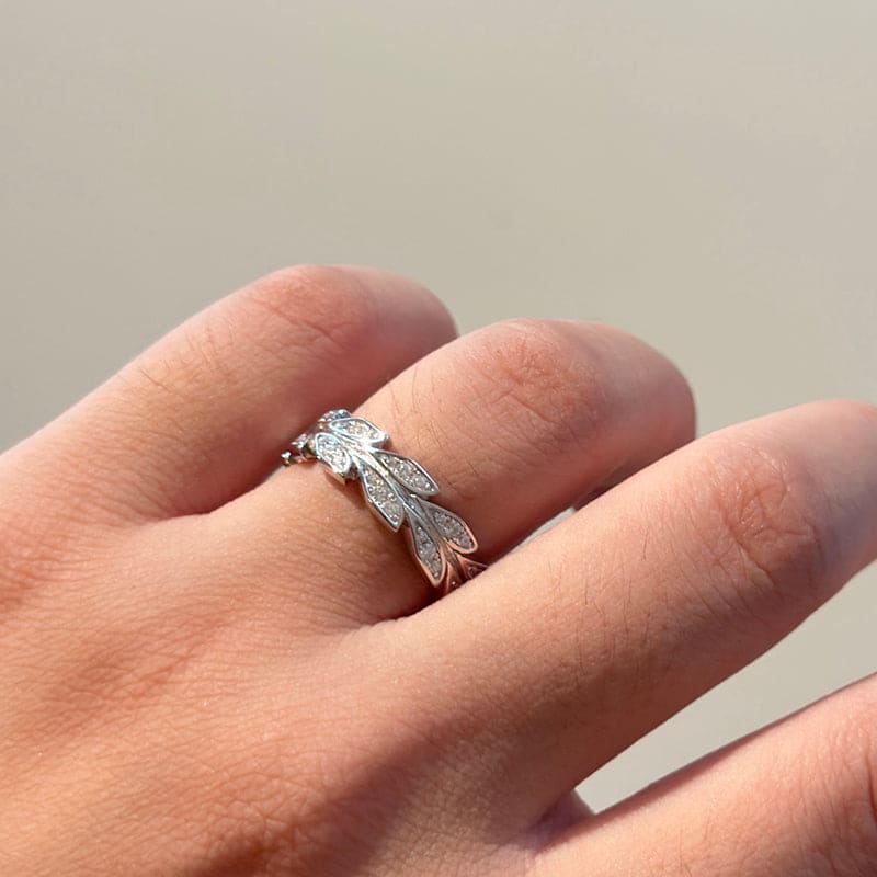 Roostick White Gold Victoria Vine Ring