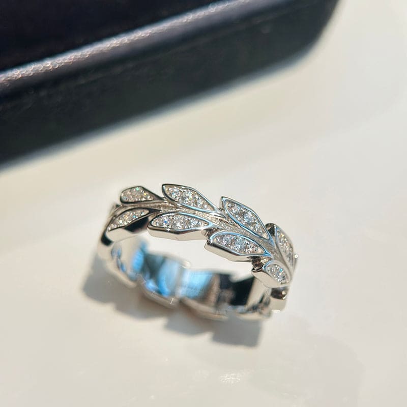 Roostick White Gold Victoria Vine Ring