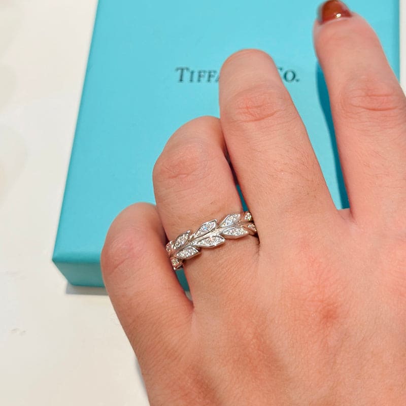 Roostick White Gold Victoria Vine Ring