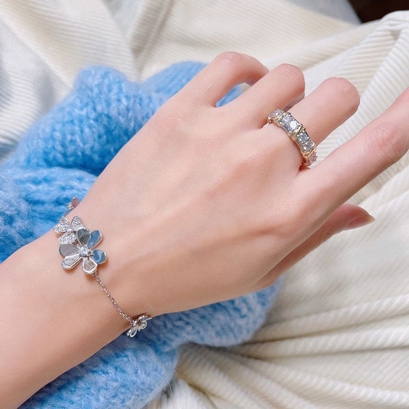 Roostick T Schlumberger Eighteen Stone Ring