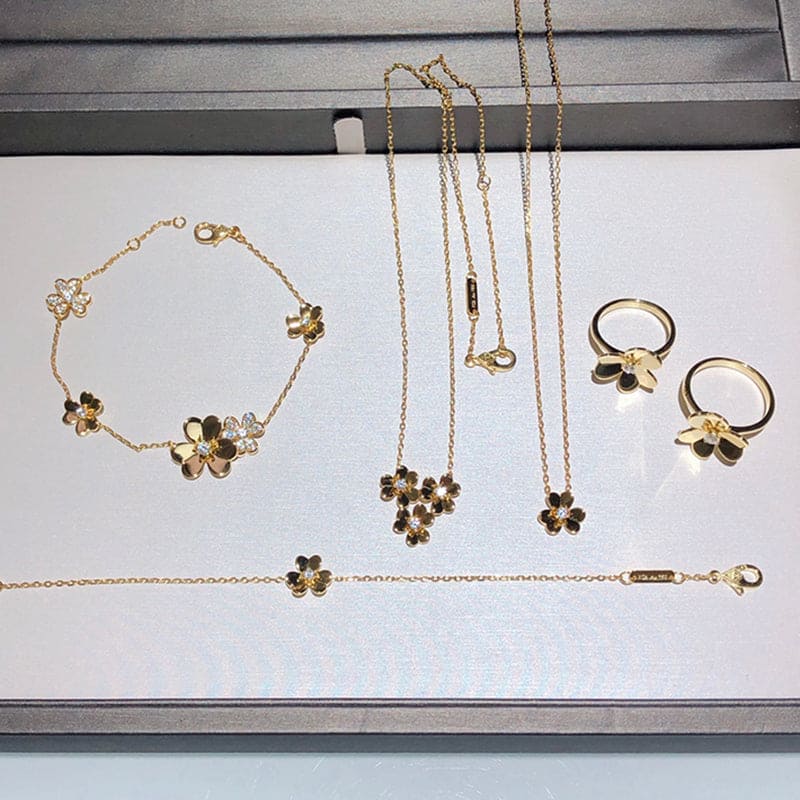 Roostick 5 Flowers Frivole Diamonds Clover Bracelet