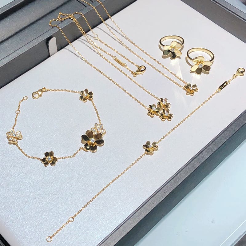 Roostick 5 Flowers Frivole Diamonds Clover Bracelet