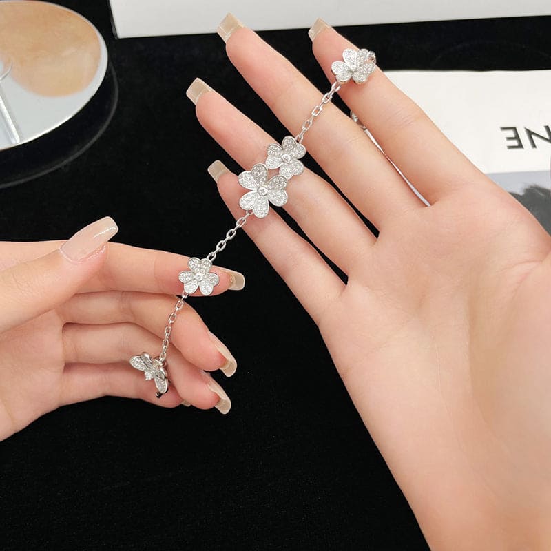 Roostick Frivole 5 Flowers Diamonds Clover Bracelet