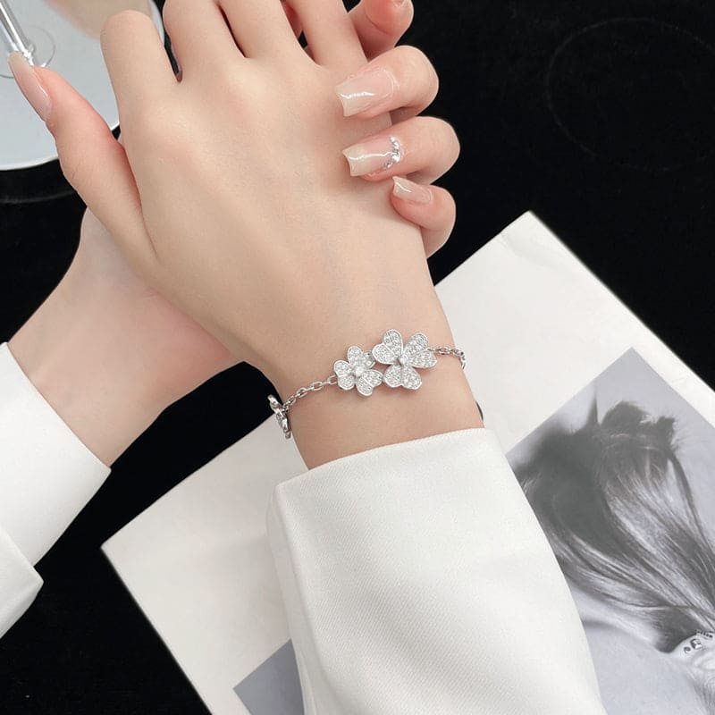 Roostick Frivole 5 Flowers Diamonds Clover Bracelet