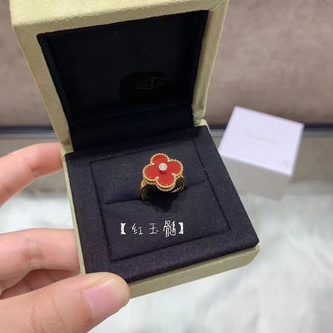 Roostick Vintage Alhambra Carnelian Ring