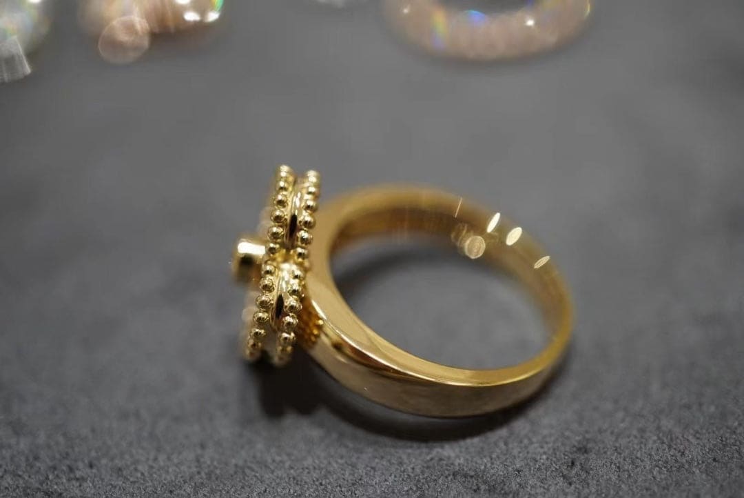 Roostick Vintage Alhambra Carnelian Ring