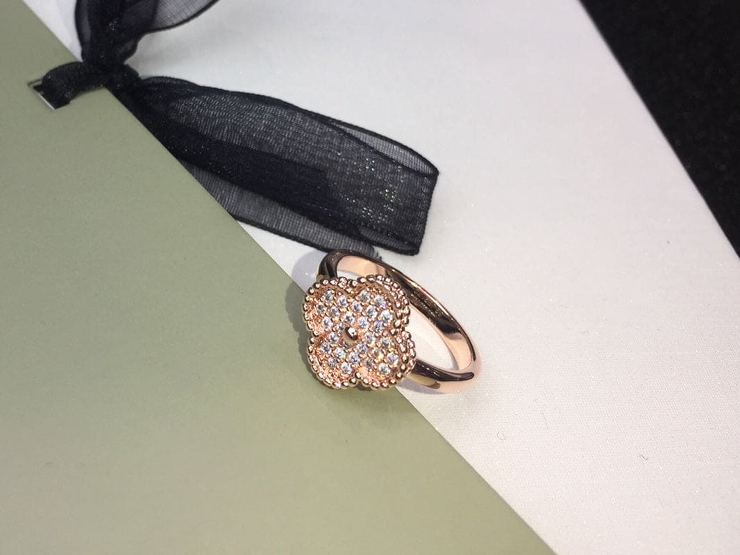 Roostick Vintage Alhambra Diamonds Ring