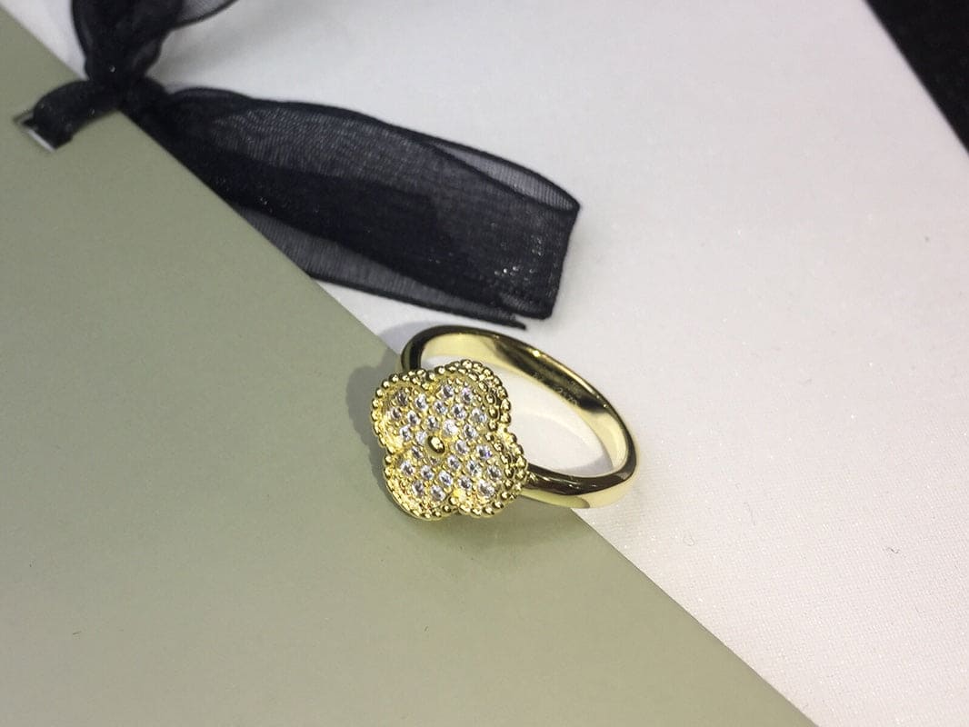 Roostick Vintage Alhambra Diamonds Ring