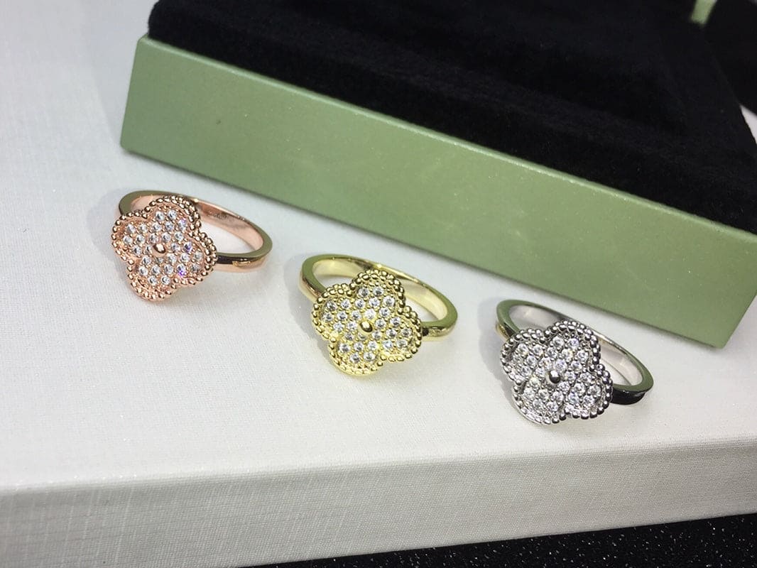 Roostick Vintage Alhambra Diamonds Ring