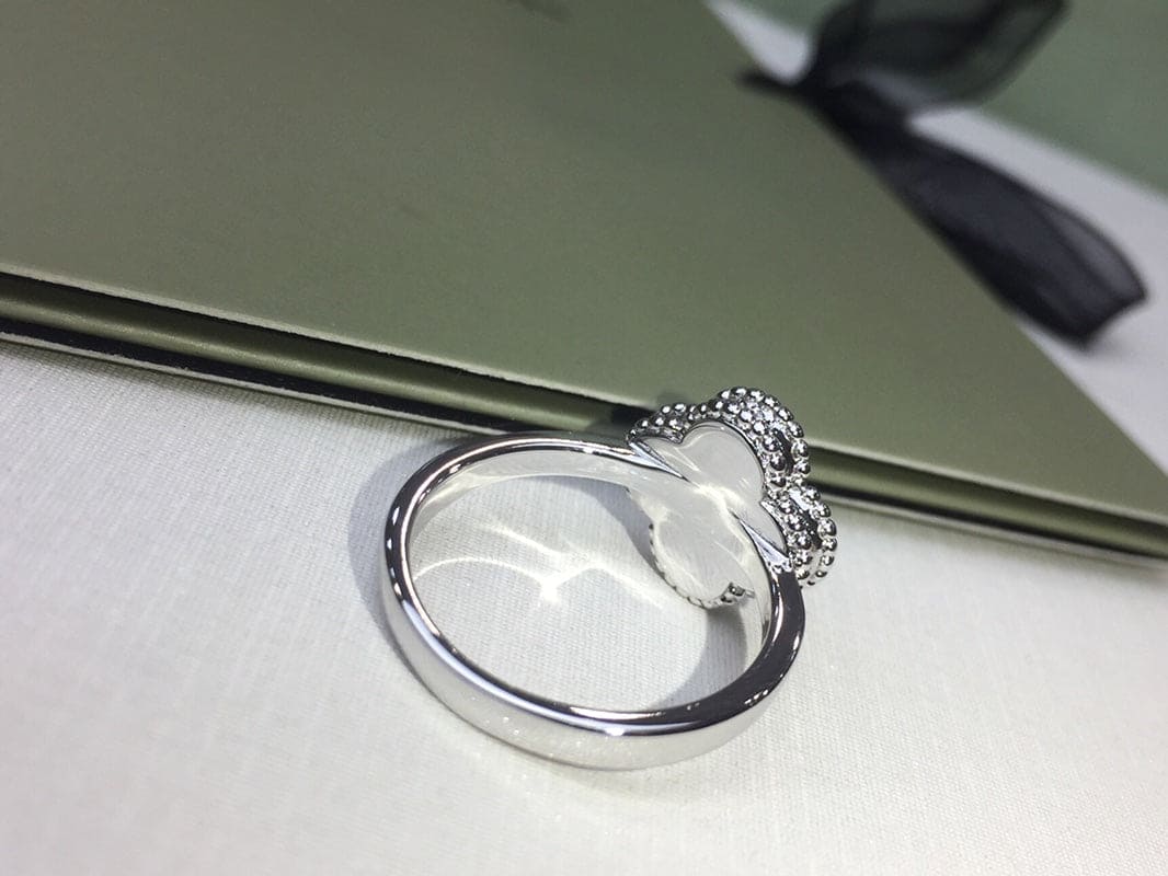 Roostick Vintage Alhambra Diamonds Ring