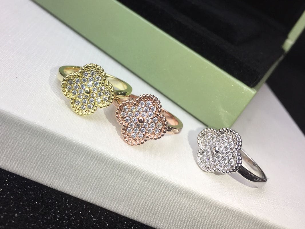 Roostick Vintage Alhambra Diamonds Ring