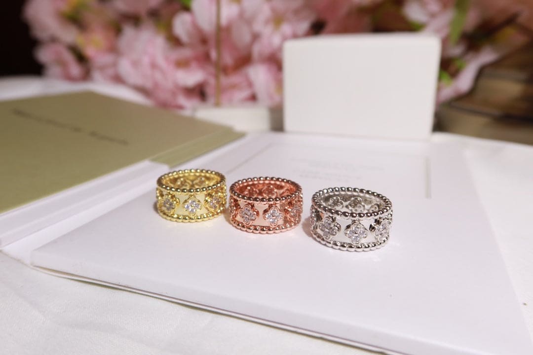 Roostick Perlée Clovers Ring