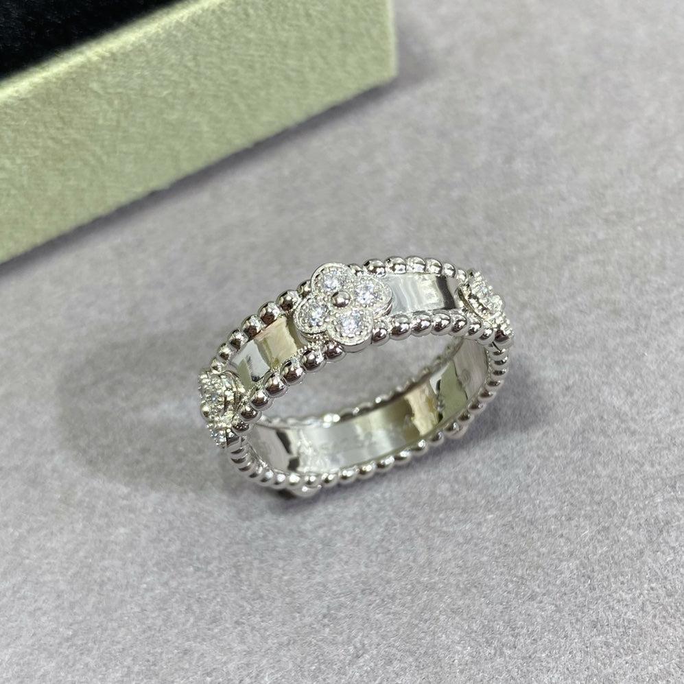 Roostick Wide Clovers Perlée Ring