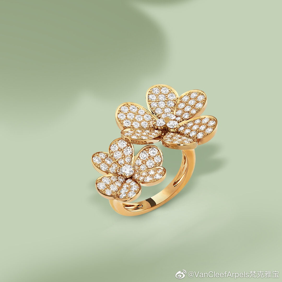 Roostick Frivole Between The Finger Ring