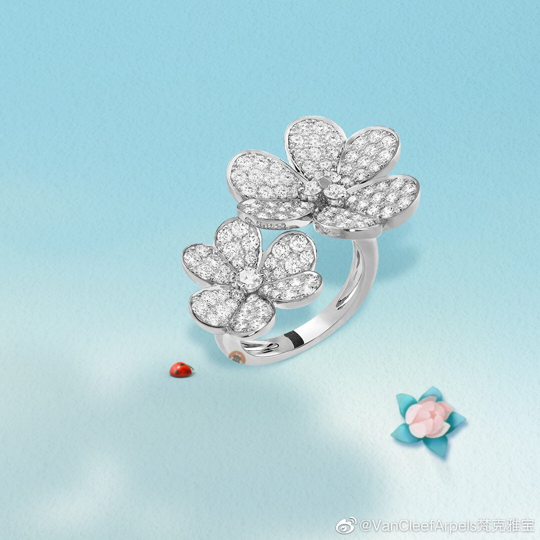 Roostick Frivole Between The Finger Ring