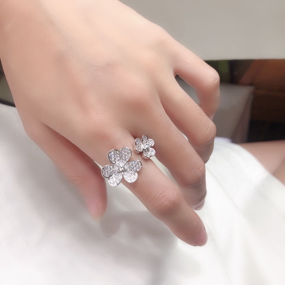 Roostick Frivole Between The Finger Ring