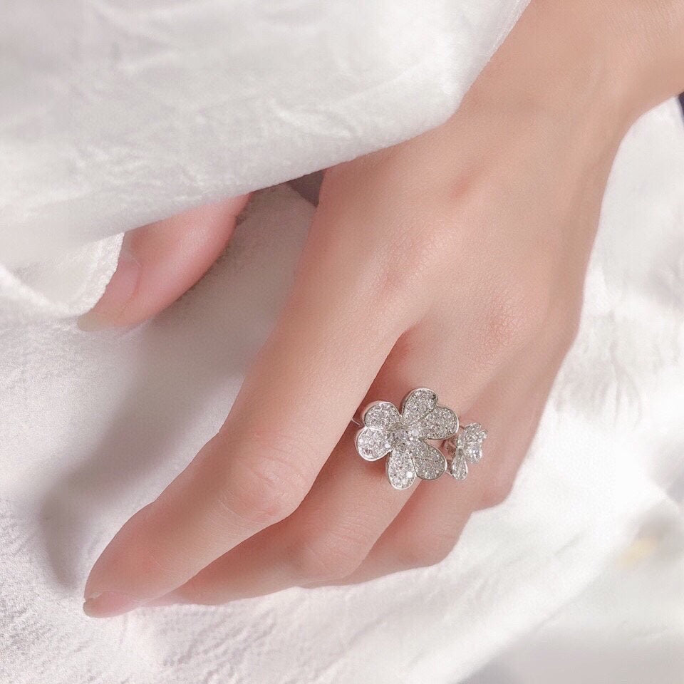 Roostick Frivole Between The Finger Ring