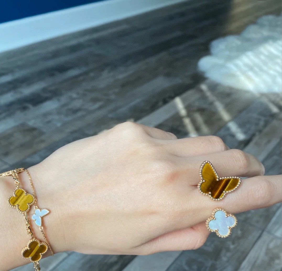Roostick Lucky Alhambra Between The Finger Ring