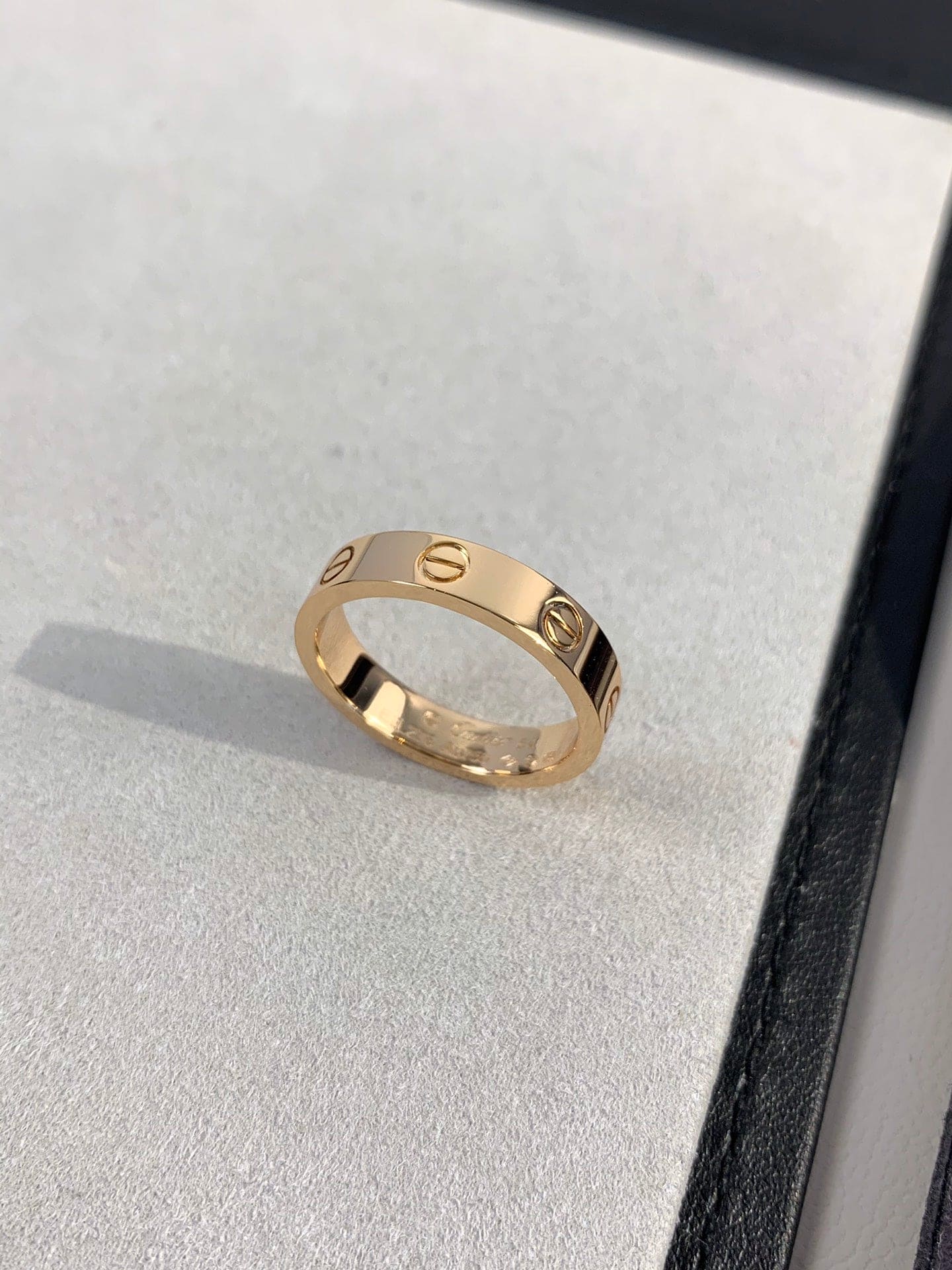Roostick Mini Love Wedding 4mm Ring