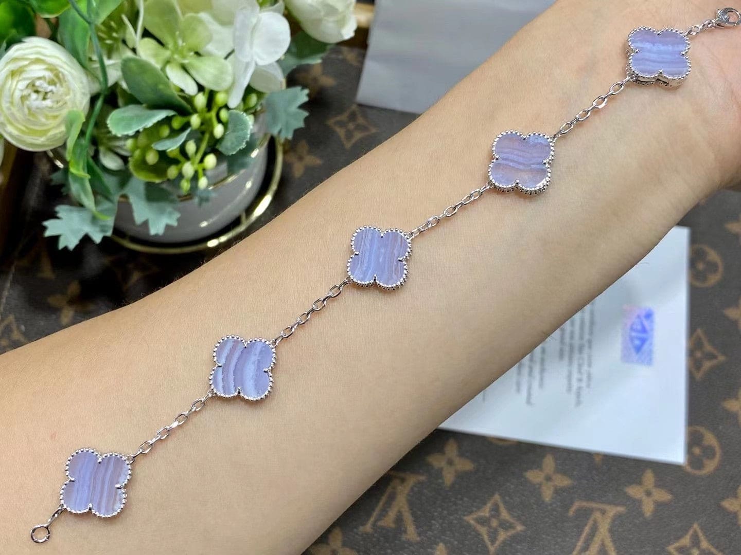Roostick Vintage Alhambra Chalcedony 10 Motifs Necklace