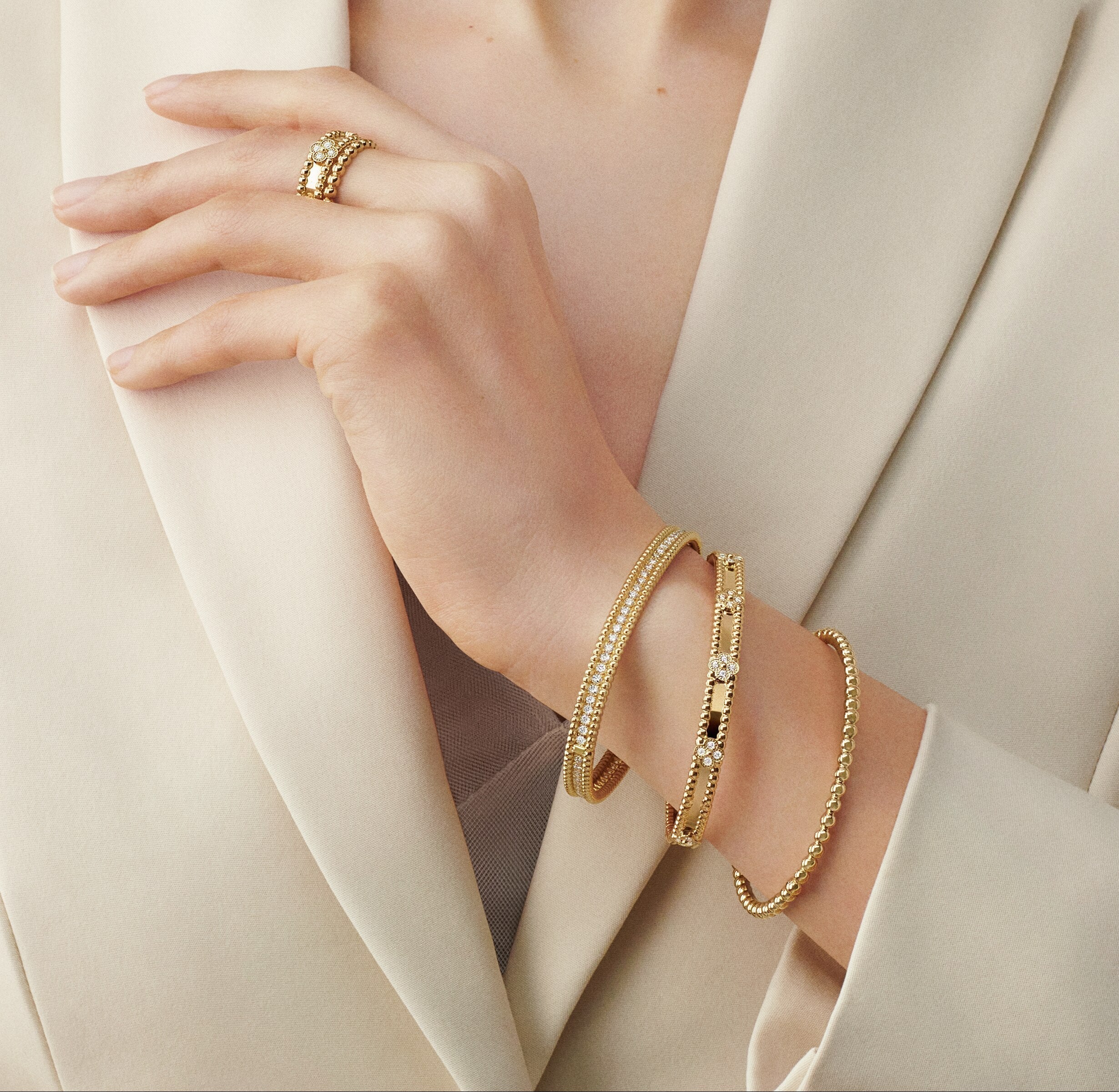 18K Perlée Pearls Bracelet