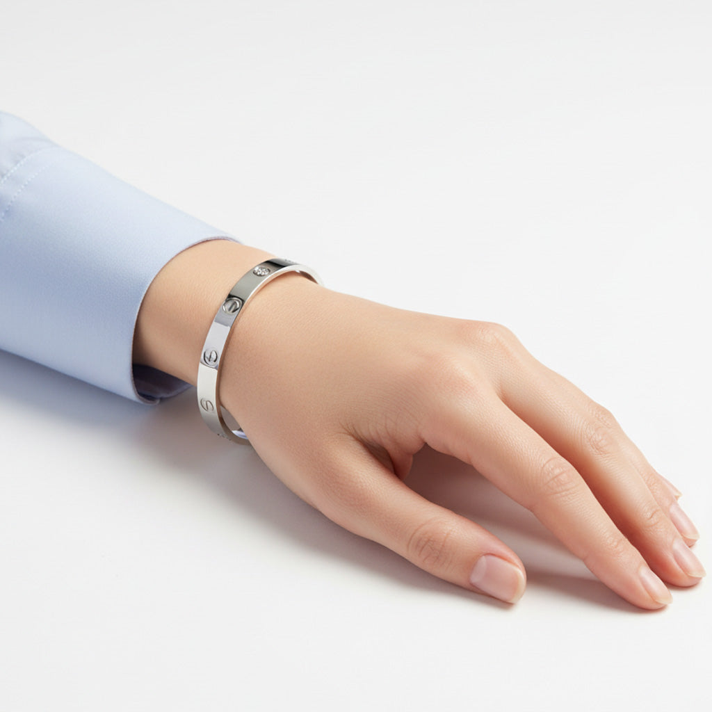 4 Diamonds Love Bracelet Elegant Design