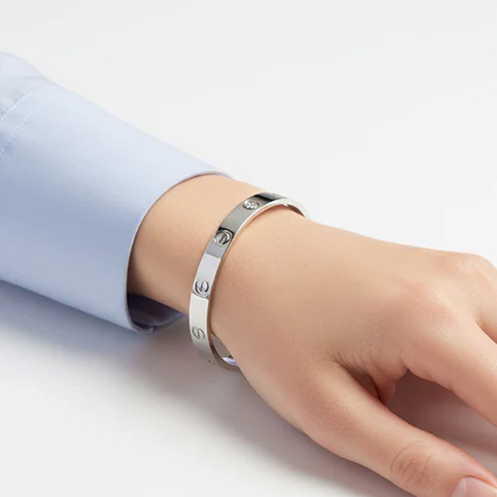 4 Diamonds Love Bracelet Elegant Design