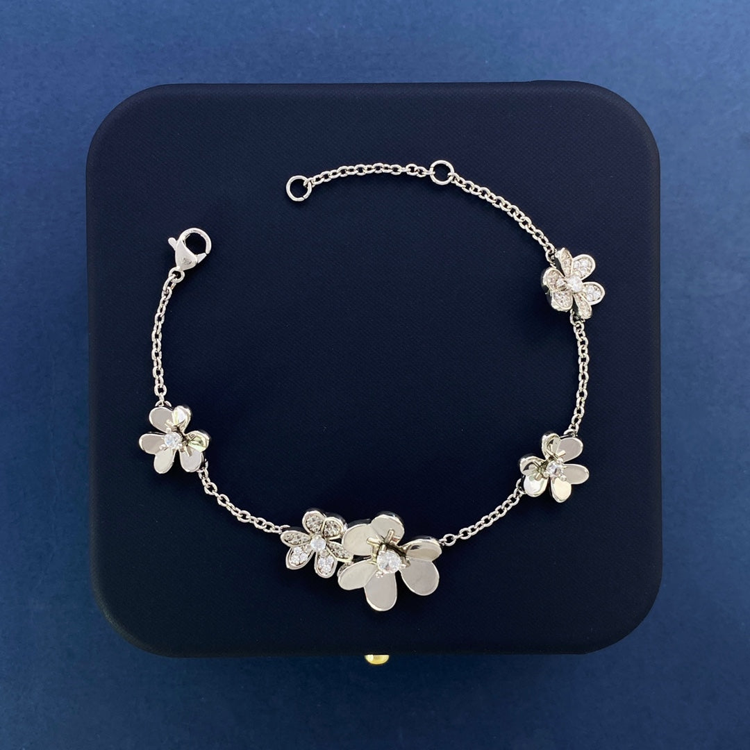 5 Flowers Frivole Clover Bracelet Diamonds