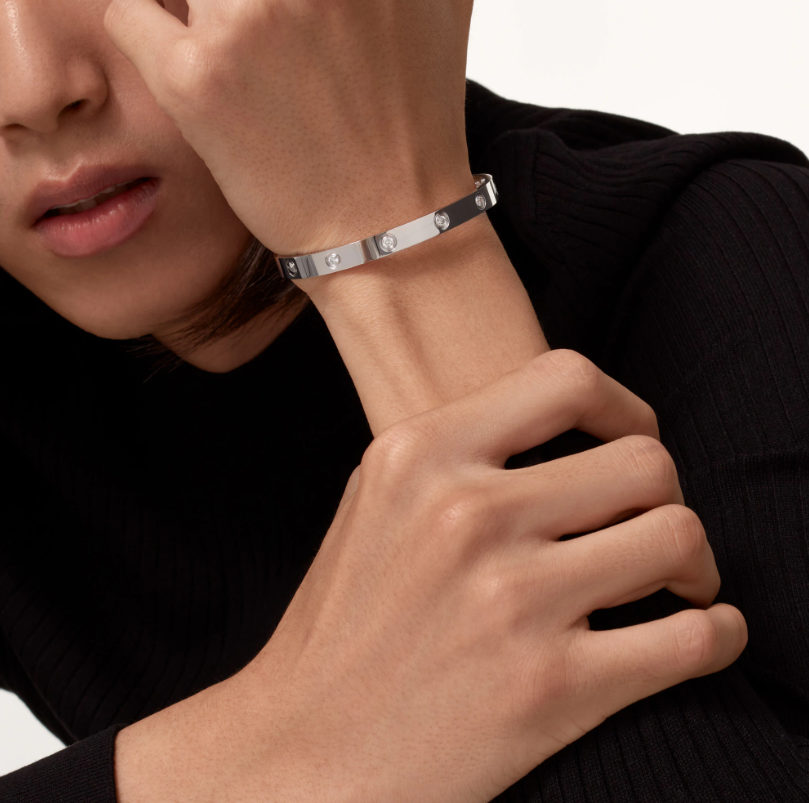 Roostick 18K 10 Diamonds Love Bracelet