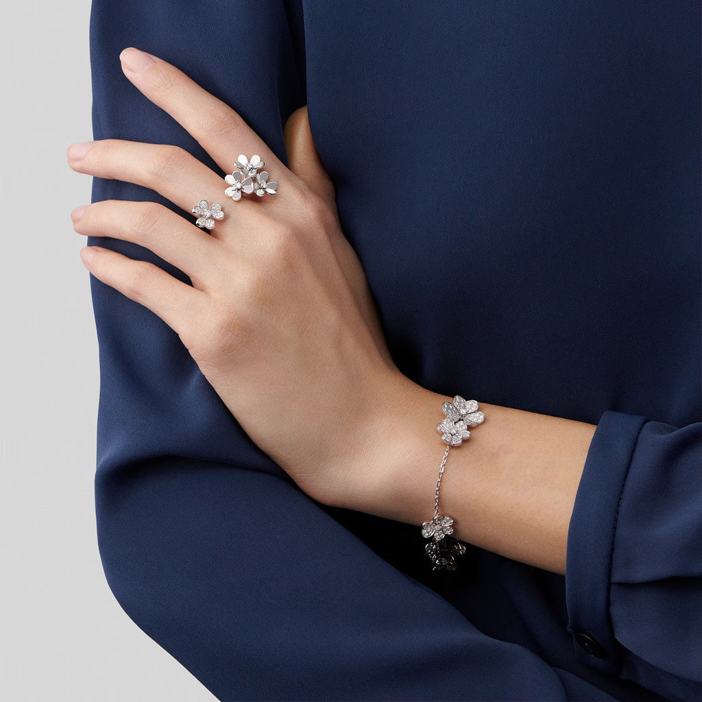 Frivole 5 Flowers Diamonds Clover Bracelet