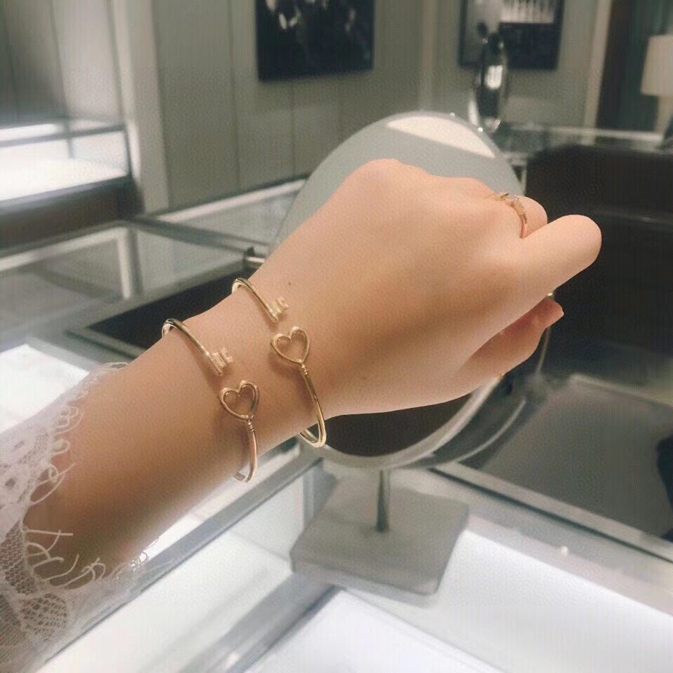 Heart Key Wire Bracelet