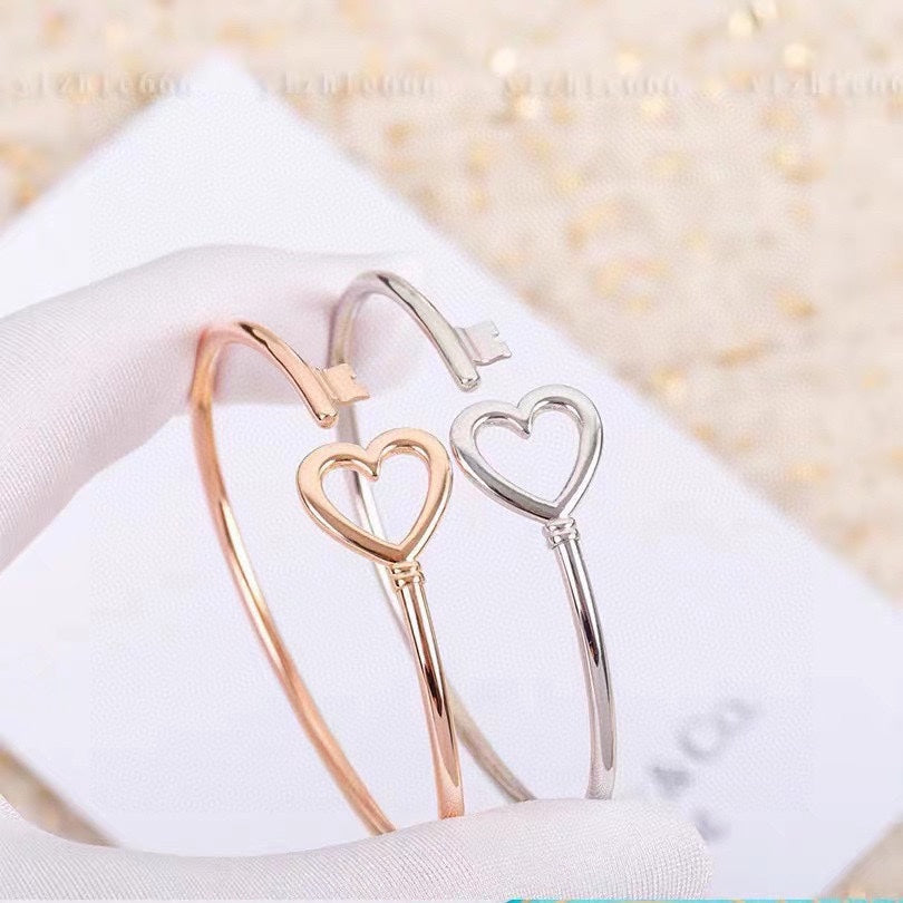 Heart Key Wire Bracelet
