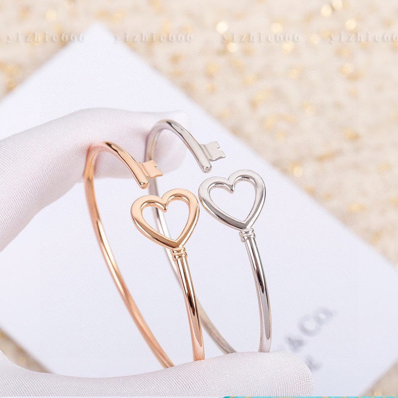 Heart Key Wire Bracelet