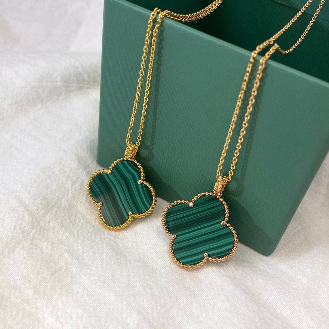 Roostick Magic Alhambra Malachite Necklace