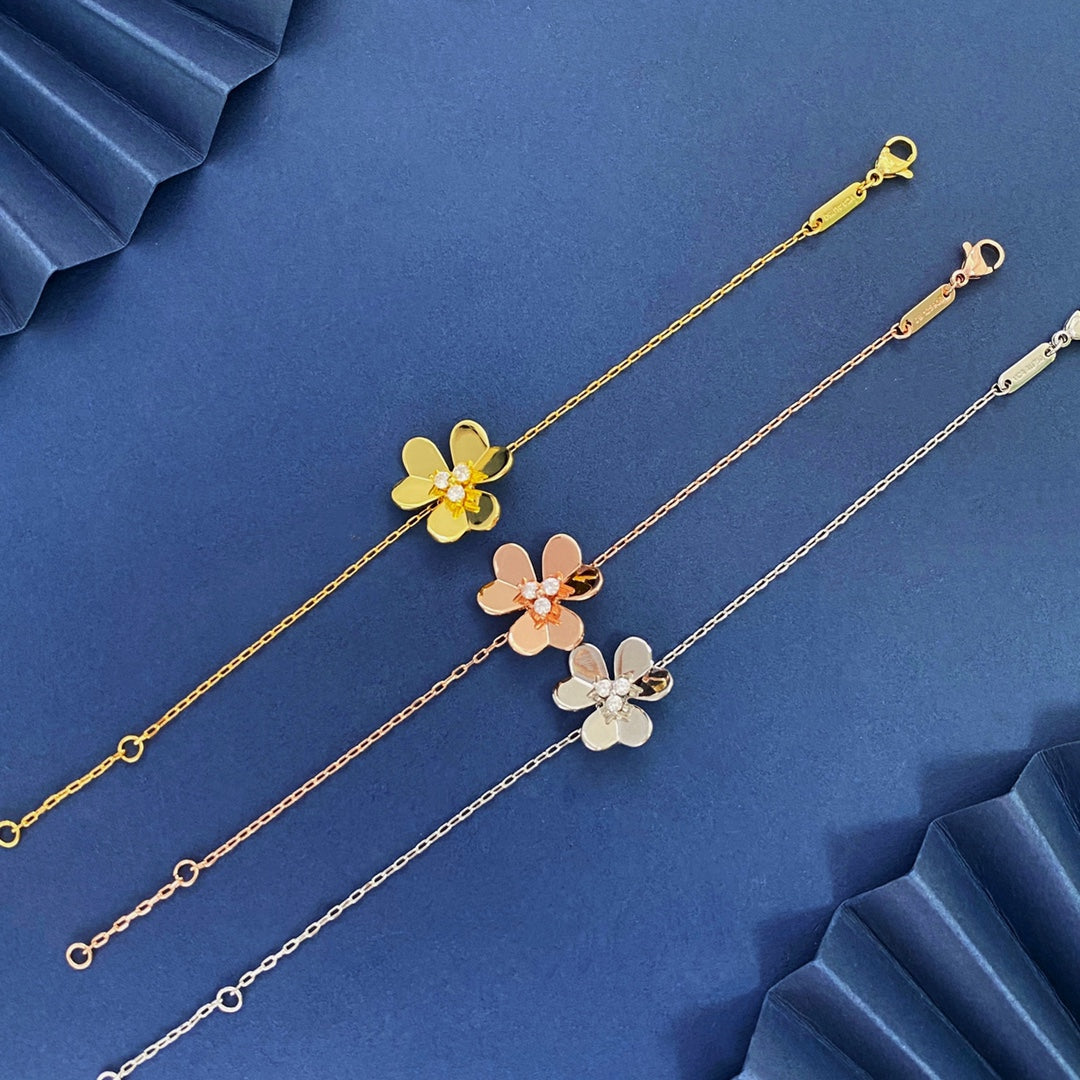 Roostick Frivole Medium Clover Bracelet