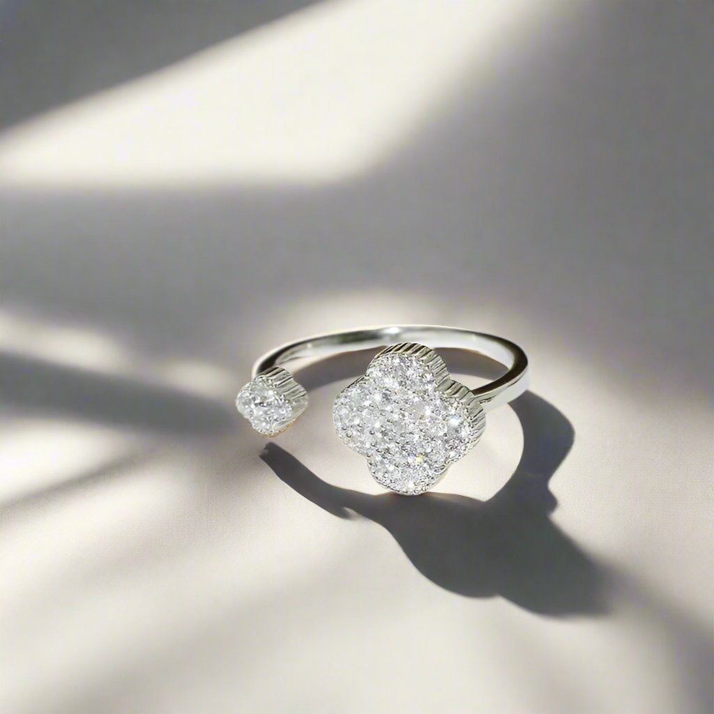 Roostick Magic Alhambra Diamond Ring