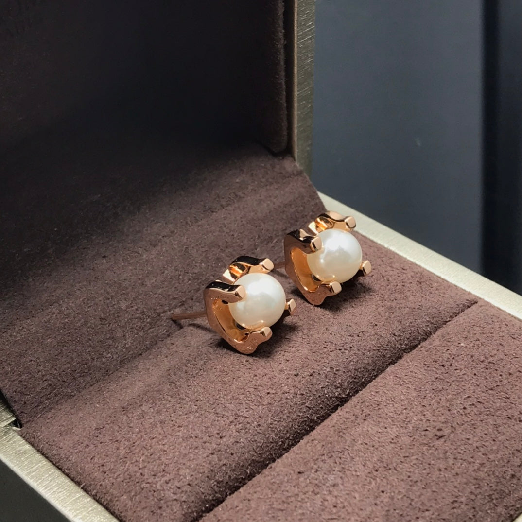 Roostick C De Pearl Earrings