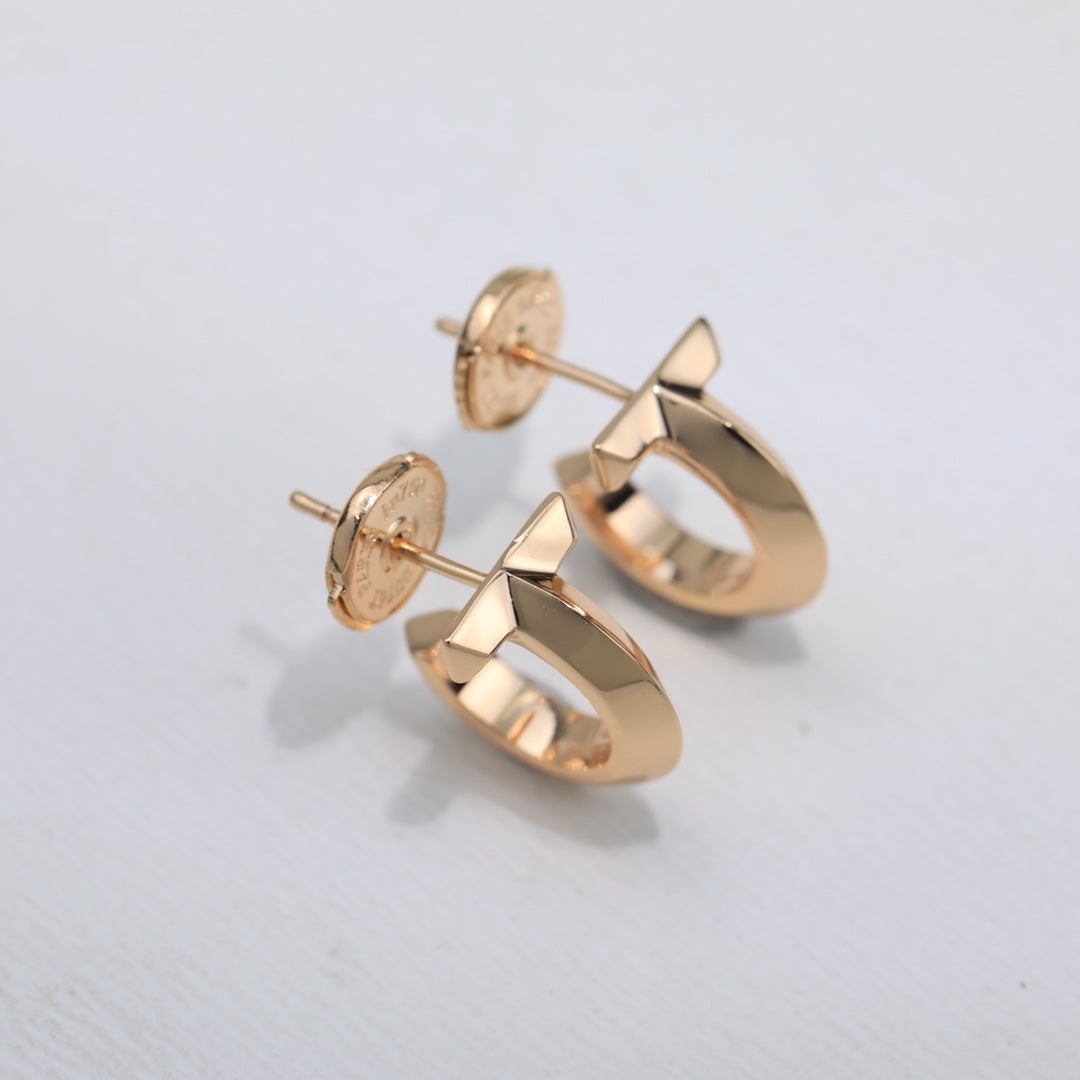 Roostick Plain T Hoop Earrings