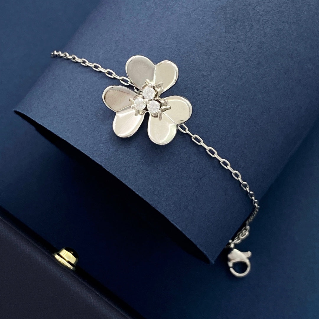 Roostick Frivole Medium Clover Bracelet