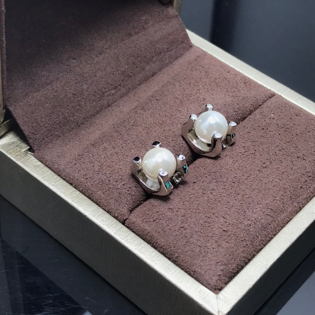 Roostick C De Pearl Earrings