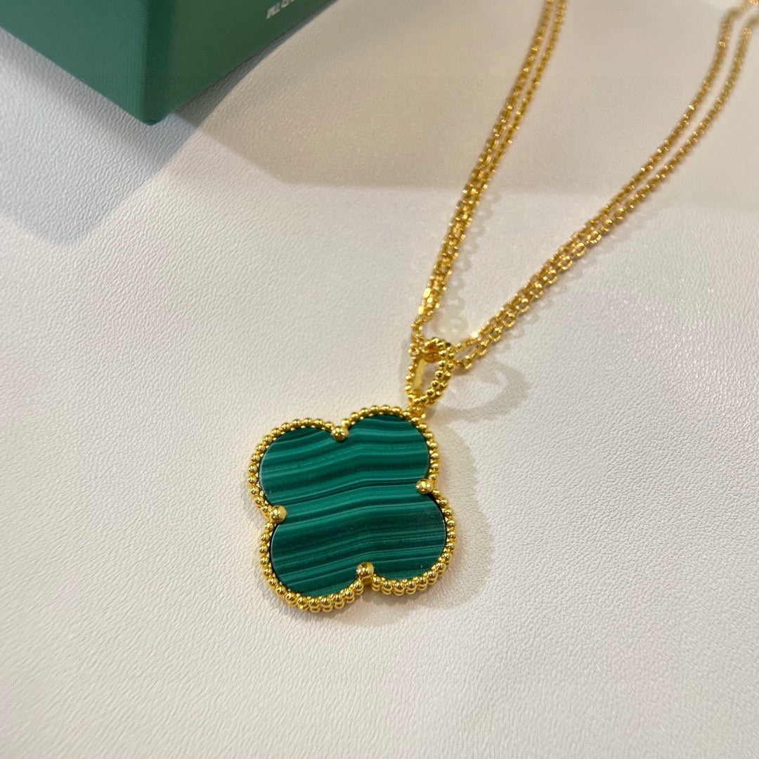 Roostick Magic Alhambra Malachite Necklace