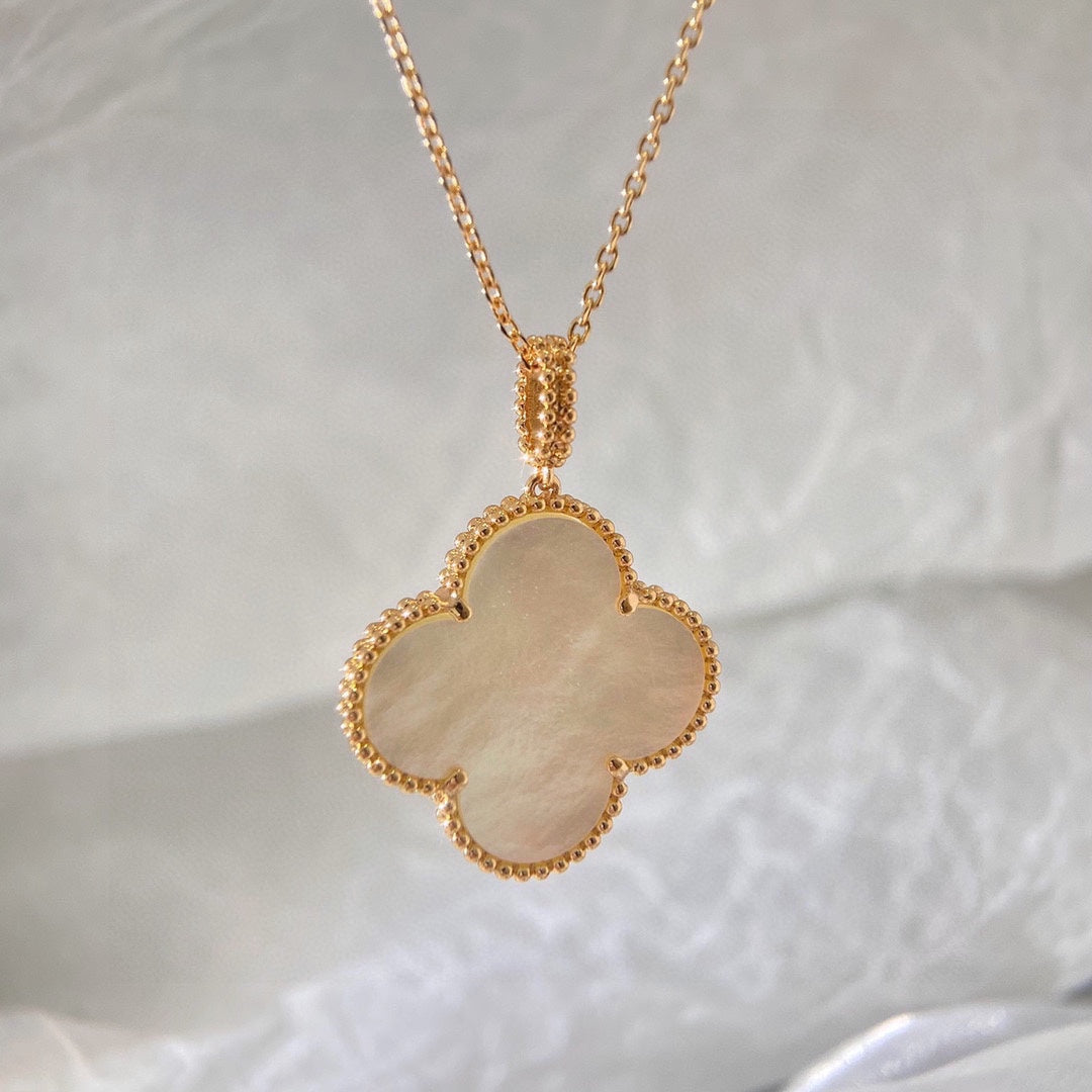 Roostick Magic Alhambra One Motif Pearl Necklace