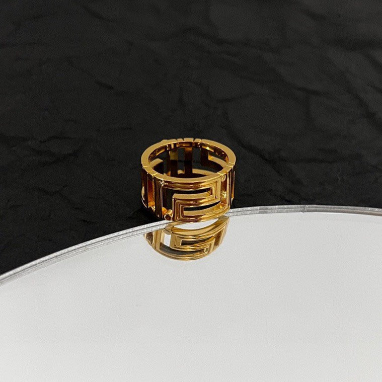 Roostick Greca Ring